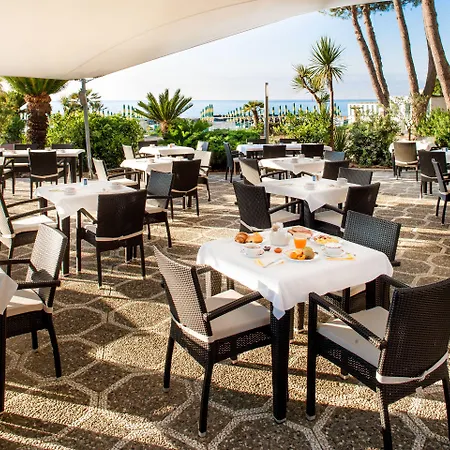 加布里埃拉酒店 3* 迪亚诺马里纳